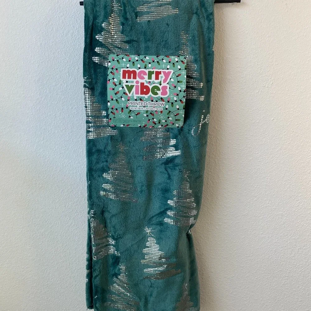 Merry vibes green blanket silver Christmas tree Joy printed Throw 50x70 new